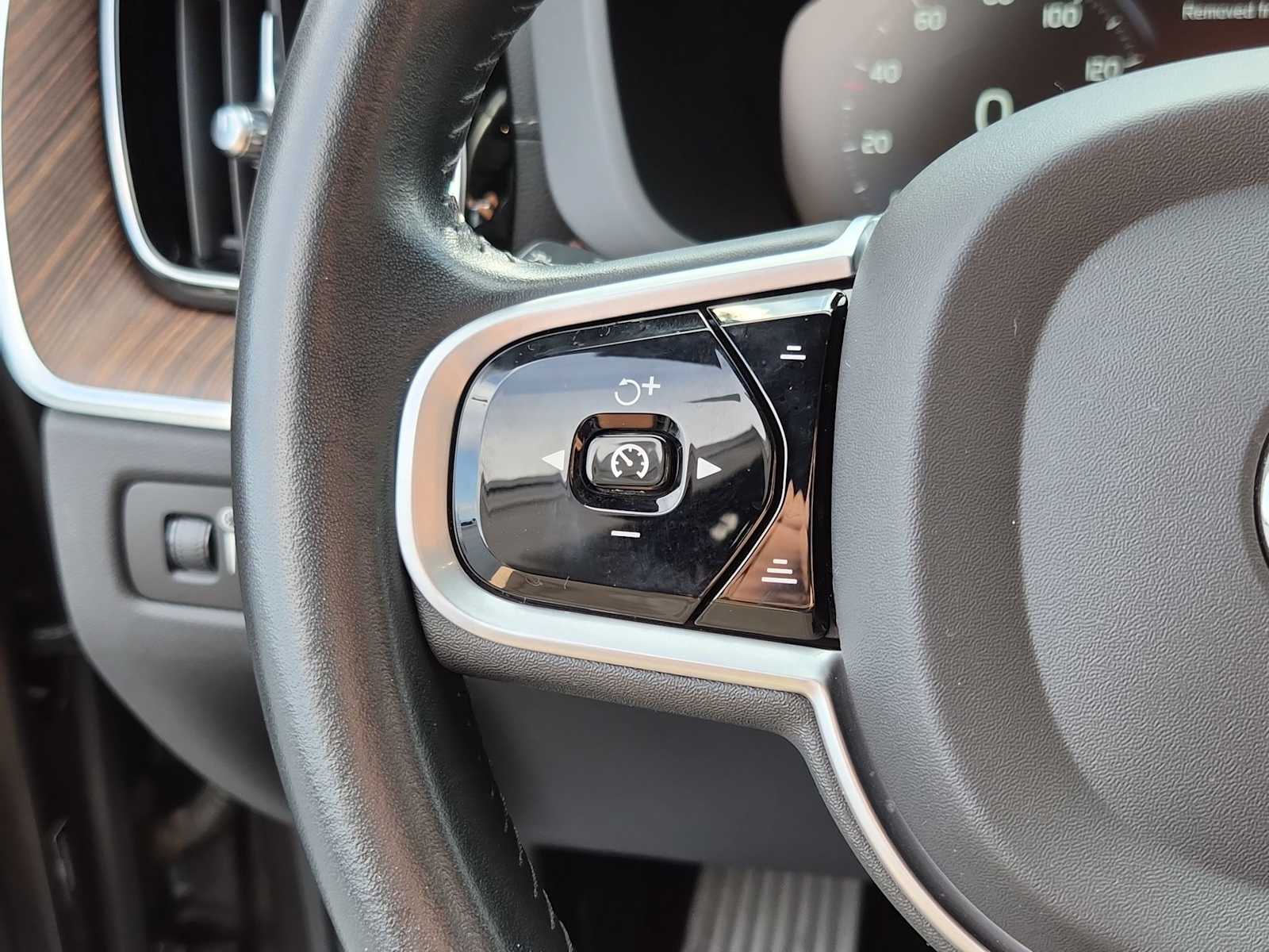 Thumbnail: 2021 Volvo XC60 - 21