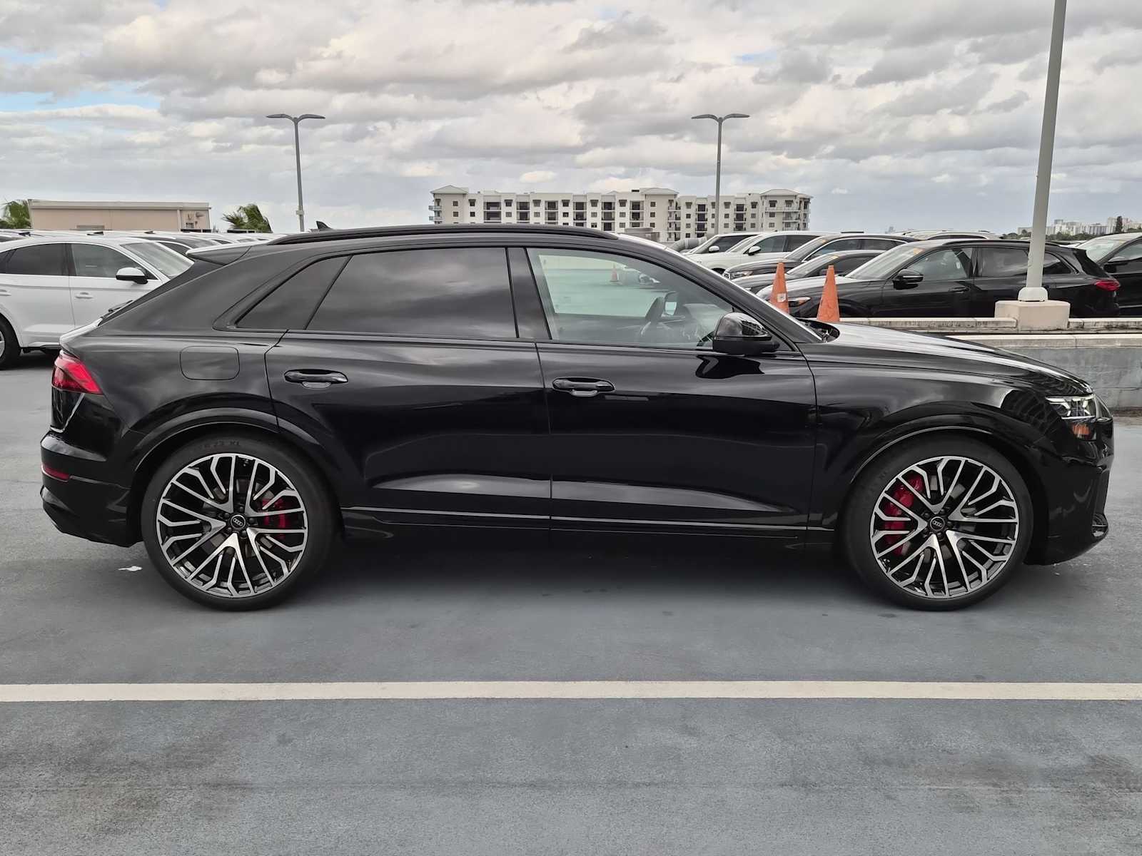 Thumbnail: 2026 Audi SQ8 - 7