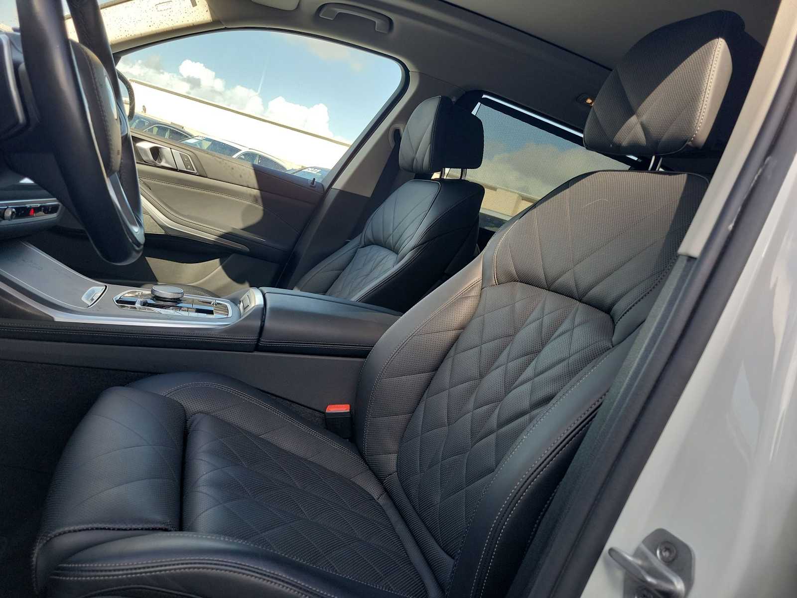 Thumbnail: 2025 BMW X7 - 15