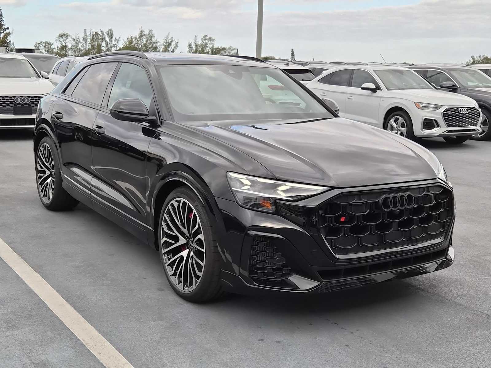 Thumbnail: 2026 Audi SQ8 - 8