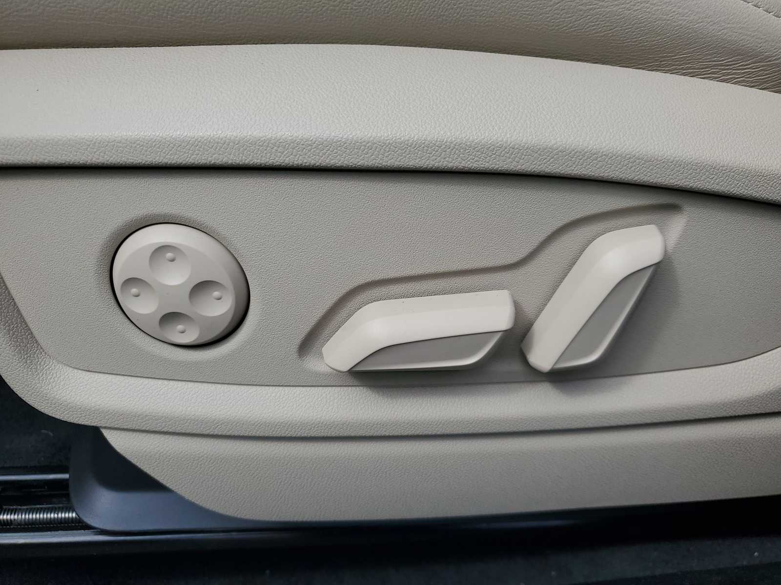 Thumbnail: 2025 Audi Q5 - 13