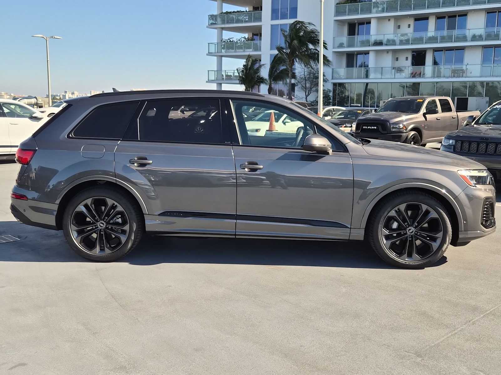 Thumbnail: 2026 Audi Q7 - 7