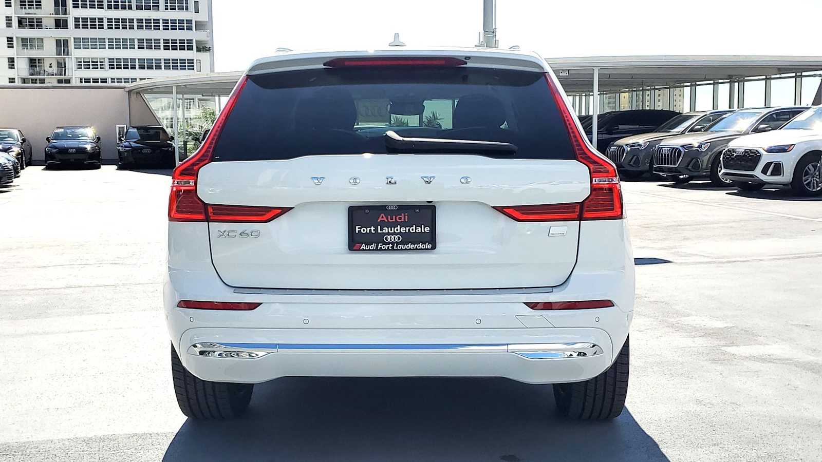 Thumbnail: 2022 Volvo XC60 - 5