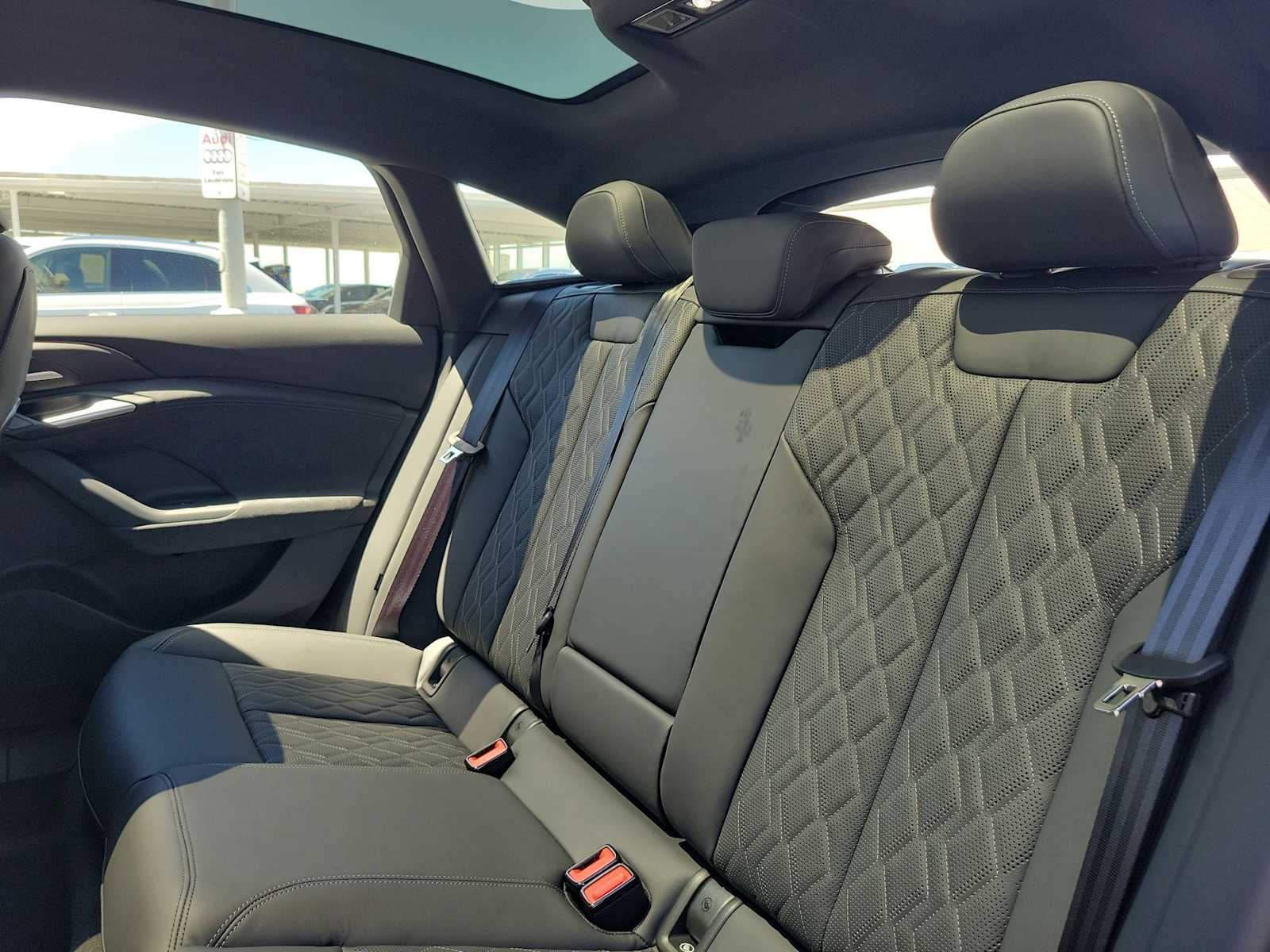 Thumbnail: 2025 Audi e-tron S - 19