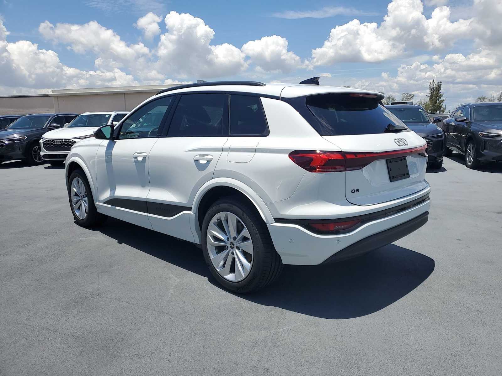 Thumbnail: 2025 Audi Q6 e-tron - 4