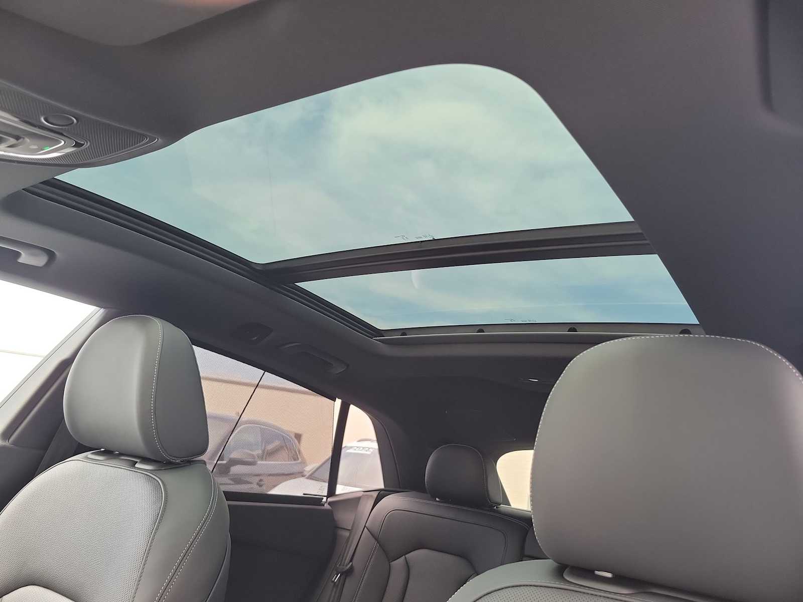 Thumbnail: 2025 Audi Q8 - 18