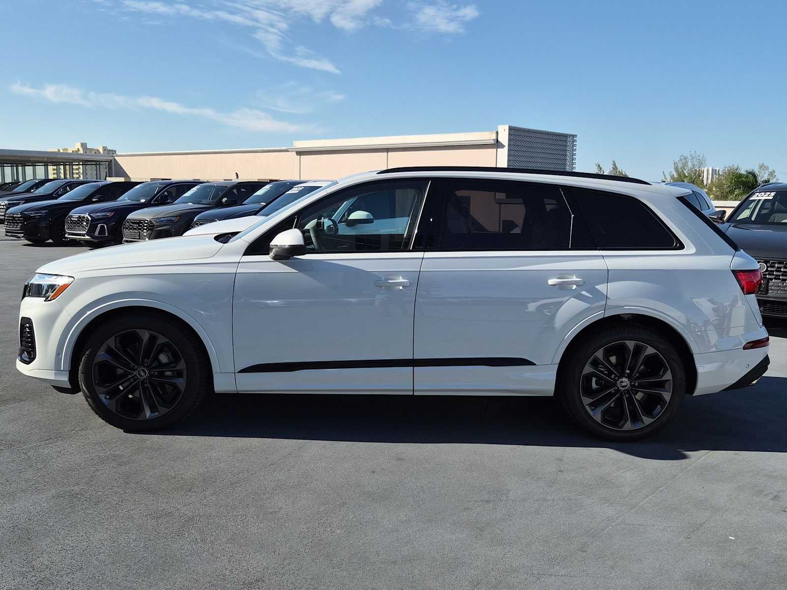 Thumbnail: 2026 Audi Q7 - 3