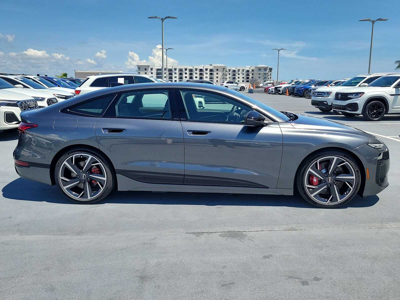 Thumbnail: 2025 Audi e-tron S - 7