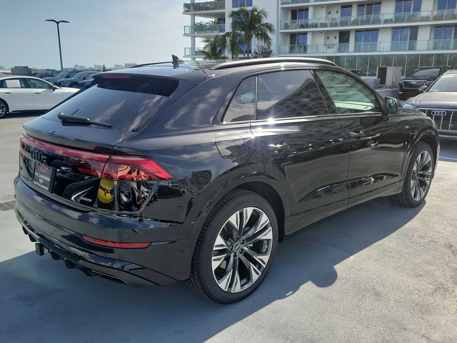 Thumbnail: 2026 Audi Q8 - 6