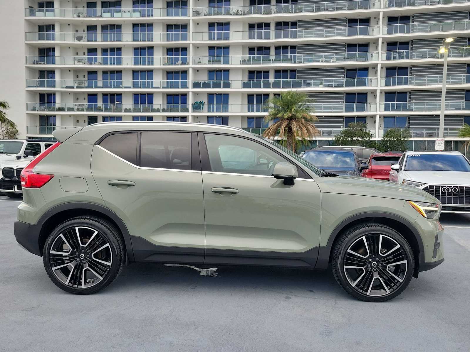 Thumbnail: 2024 Volvo XC40 - 7