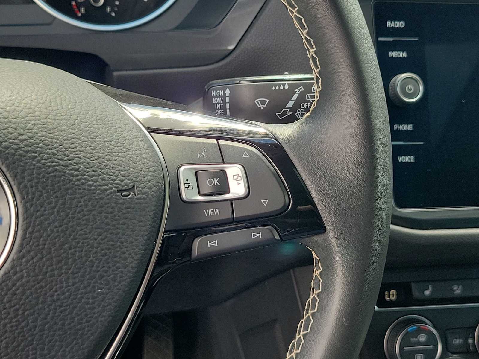 Thumbnail: 2021 Volkswagen Tiguan - 22