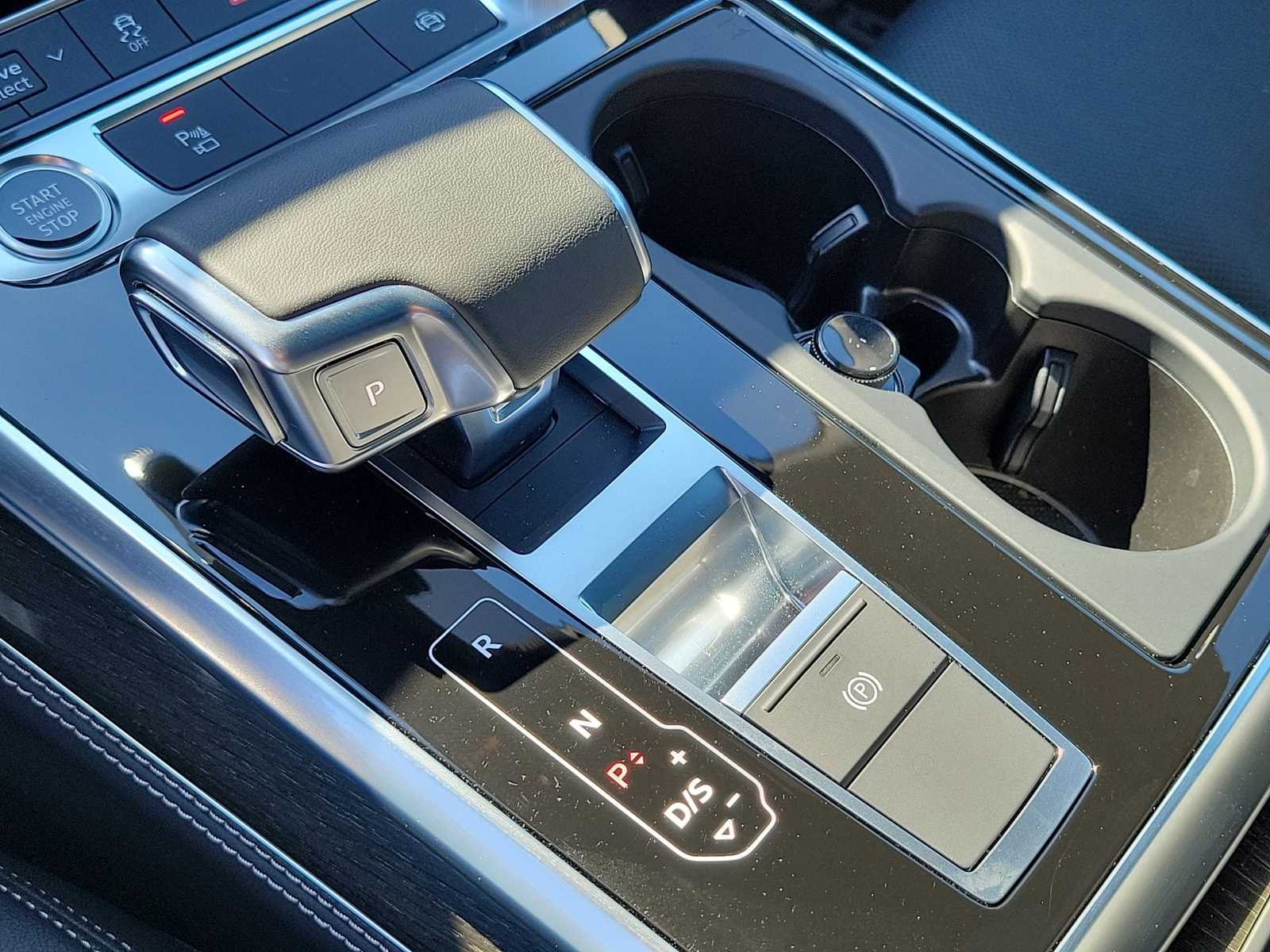 Thumbnail: 2025 Audi Q8 - 28