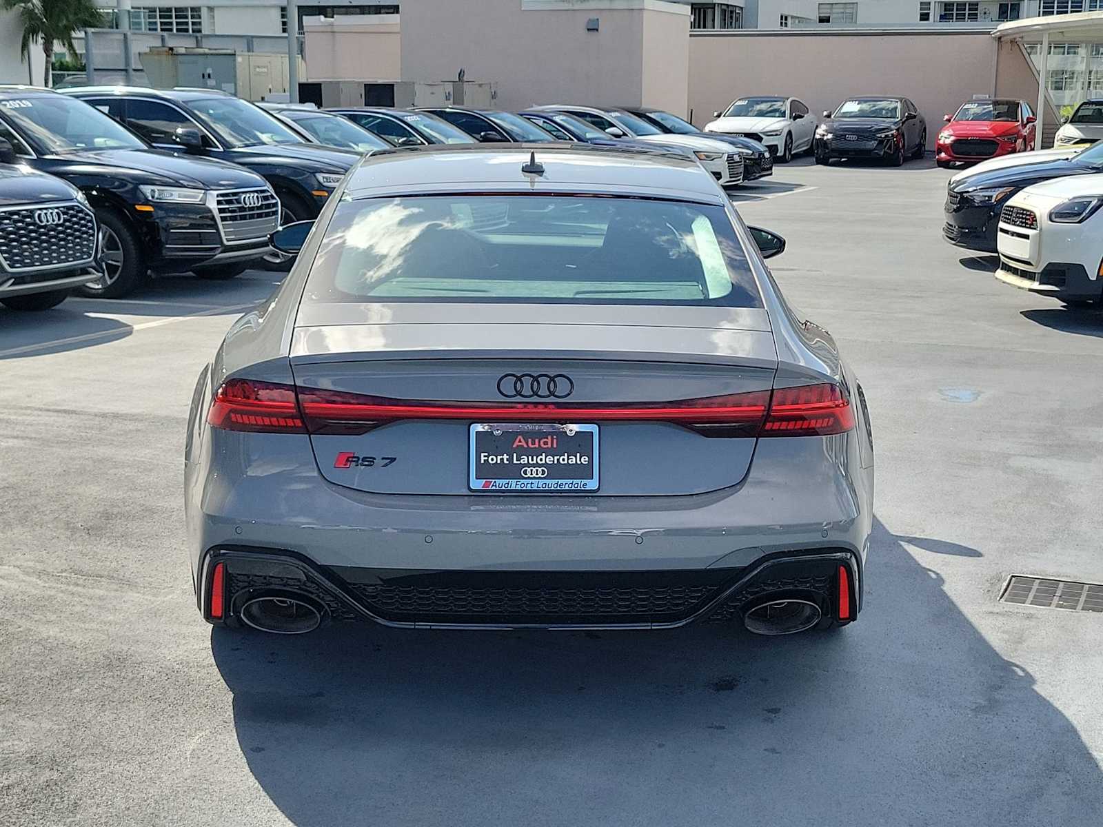 Thumbnail: 2026 Audi RS 7 - 5