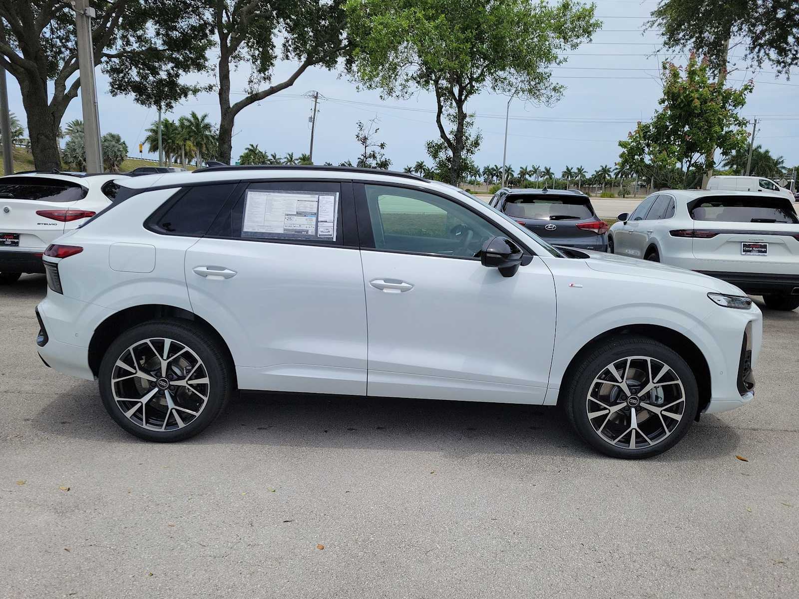 Thumbnail: 2026 Audi Q3 - 9