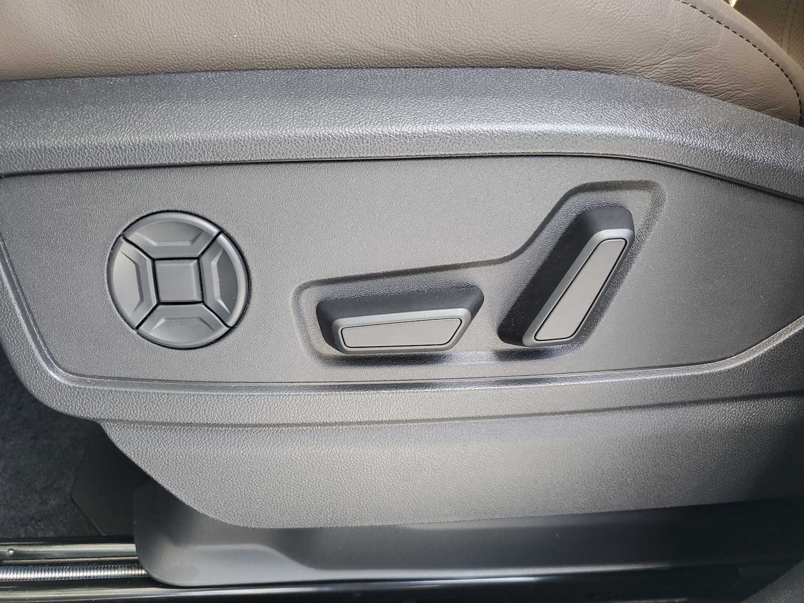 Thumbnail: 2025 Audi Q5 - 13