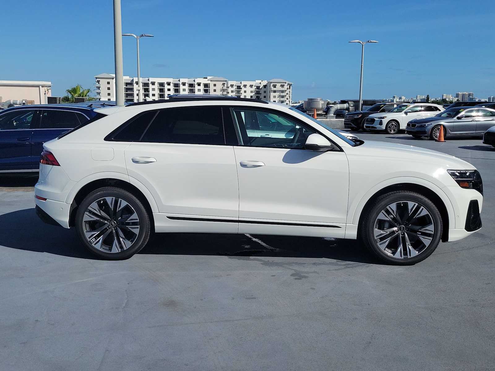 Thumbnail: 2025 Audi Q8 - 7