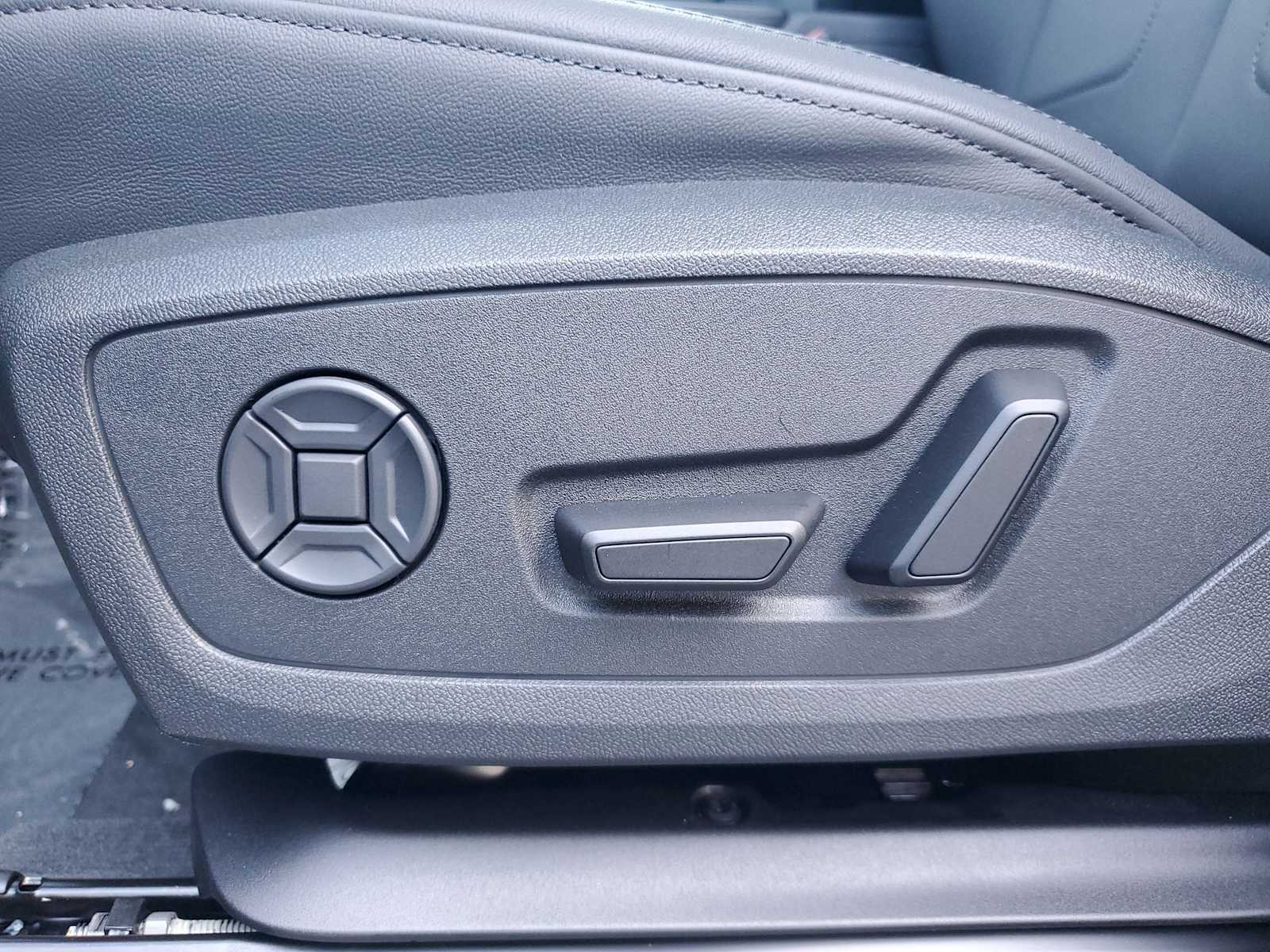 Thumbnail: 2025 Audi Q3 - 13