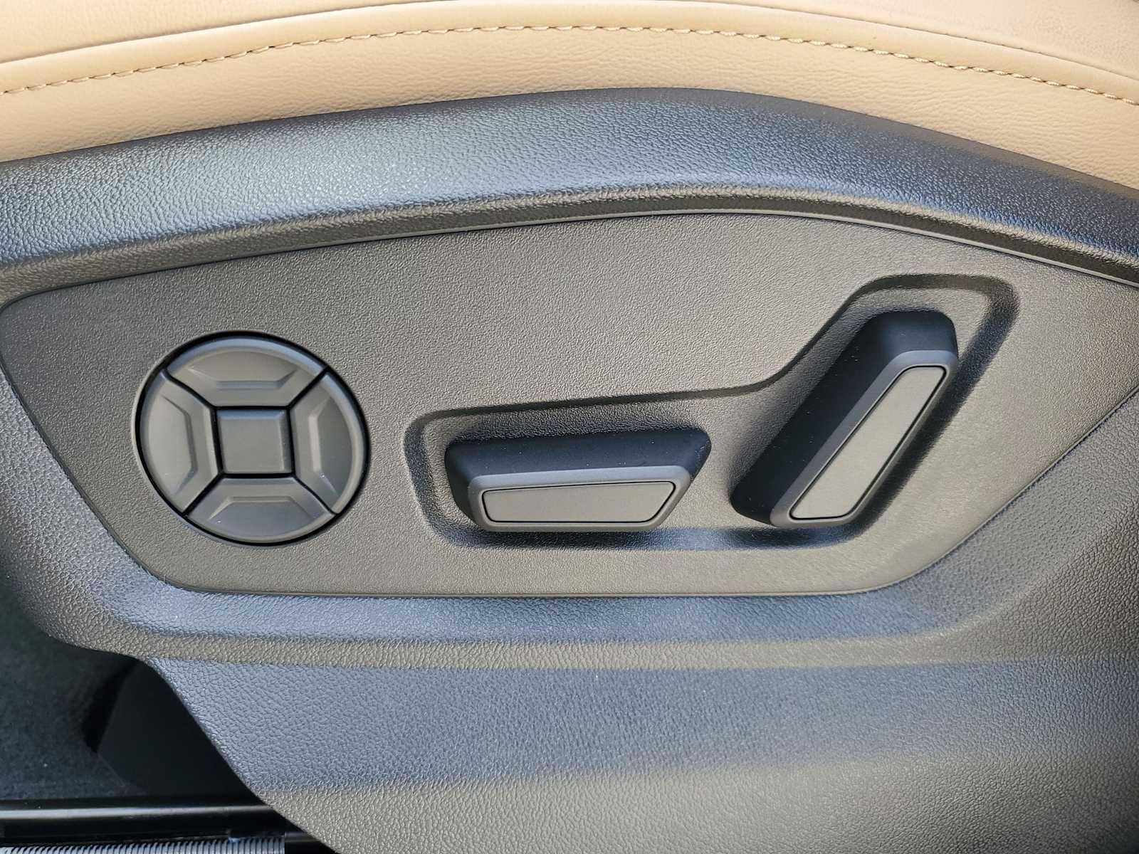 Thumbnail: 2025 Audi Q8 - 13