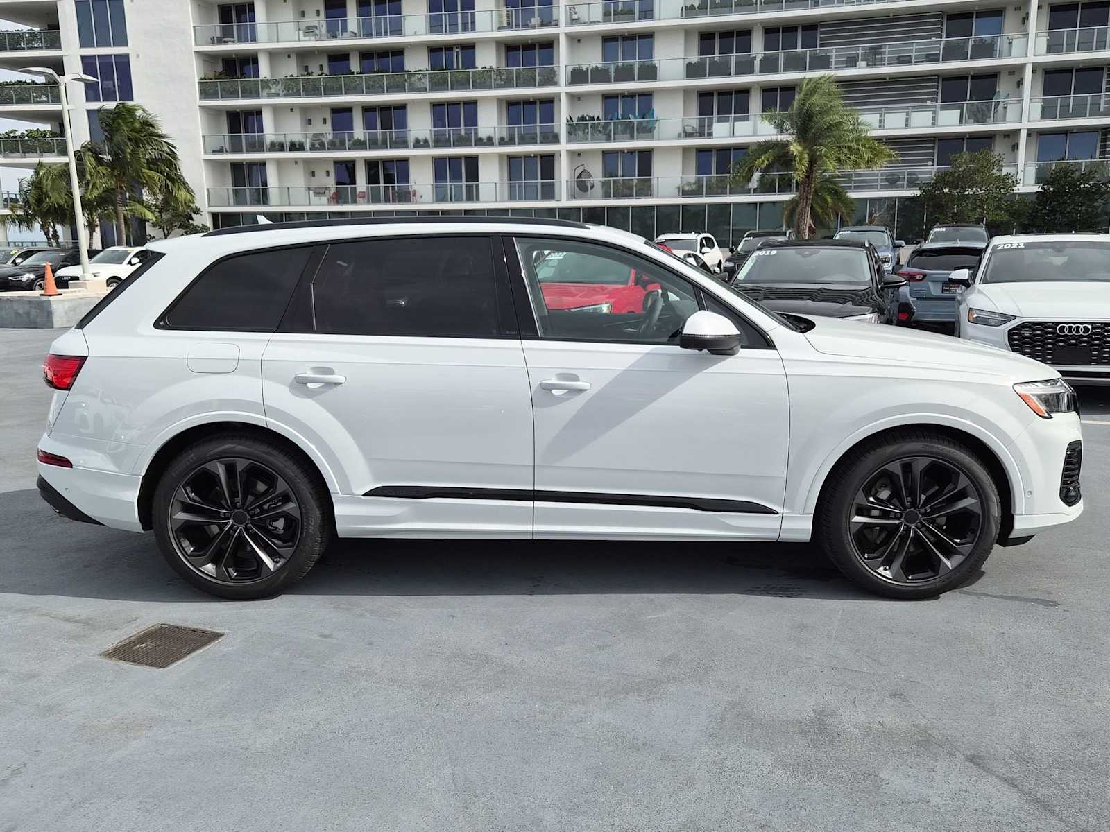 Thumbnail: 2026 Audi Q7 - 7