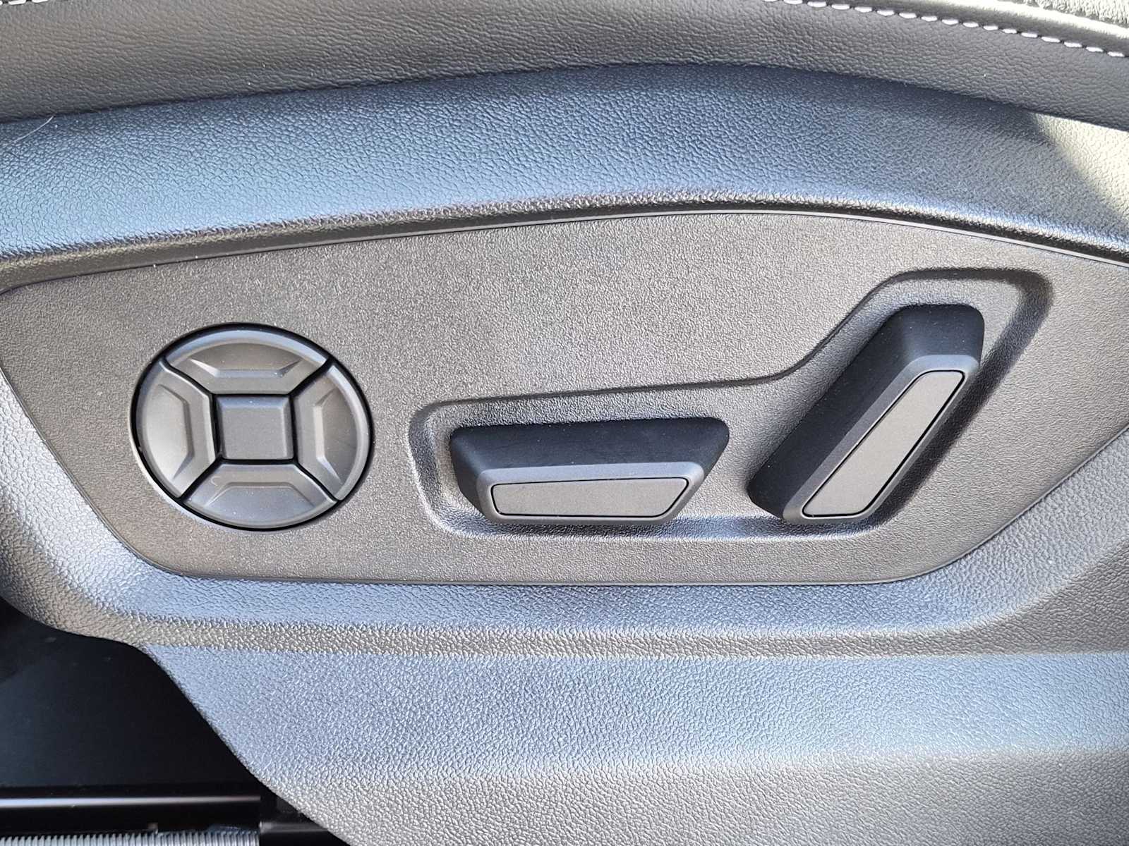 Thumbnail: 2026 Audi Q7 - 16