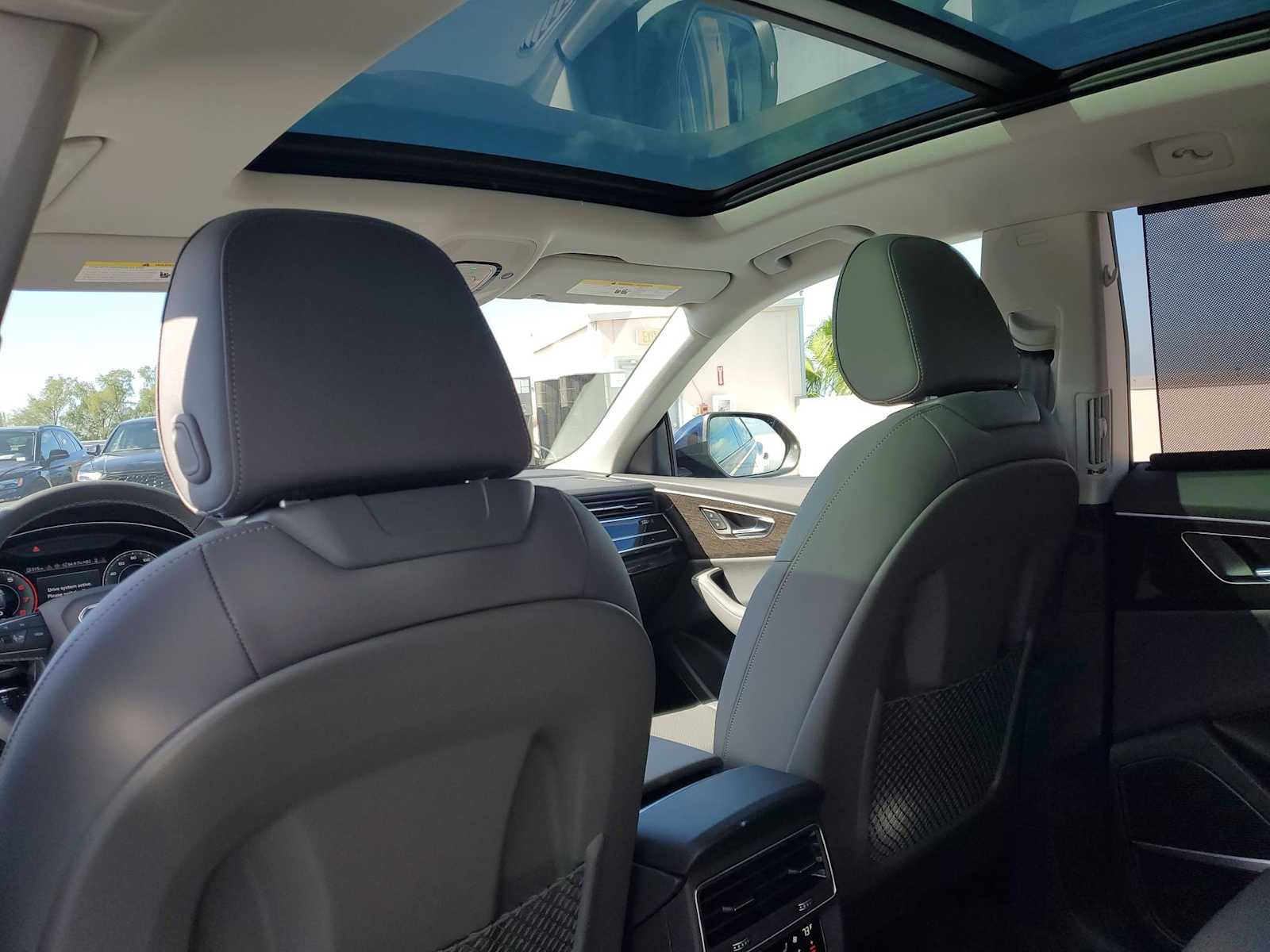 Thumbnail: 2025 Audi Q8 - 14