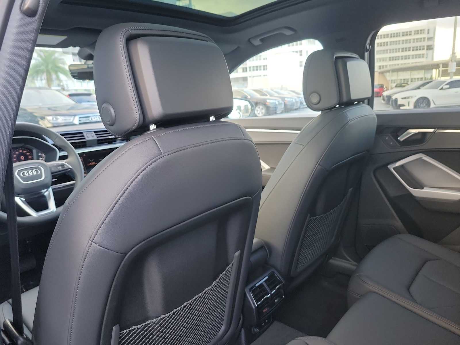 Thumbnail: 2025 Audi Q3 - 17