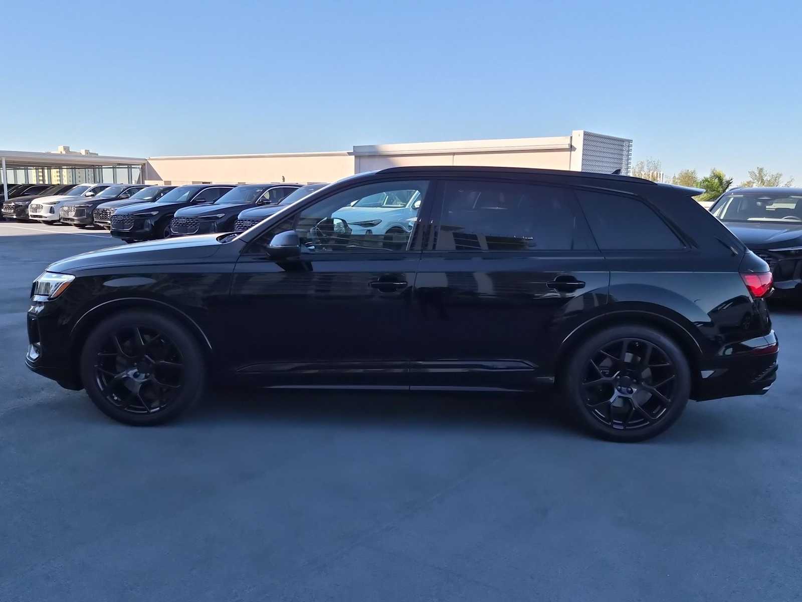 Thumbnail: 2026 Audi SQ7 - 3