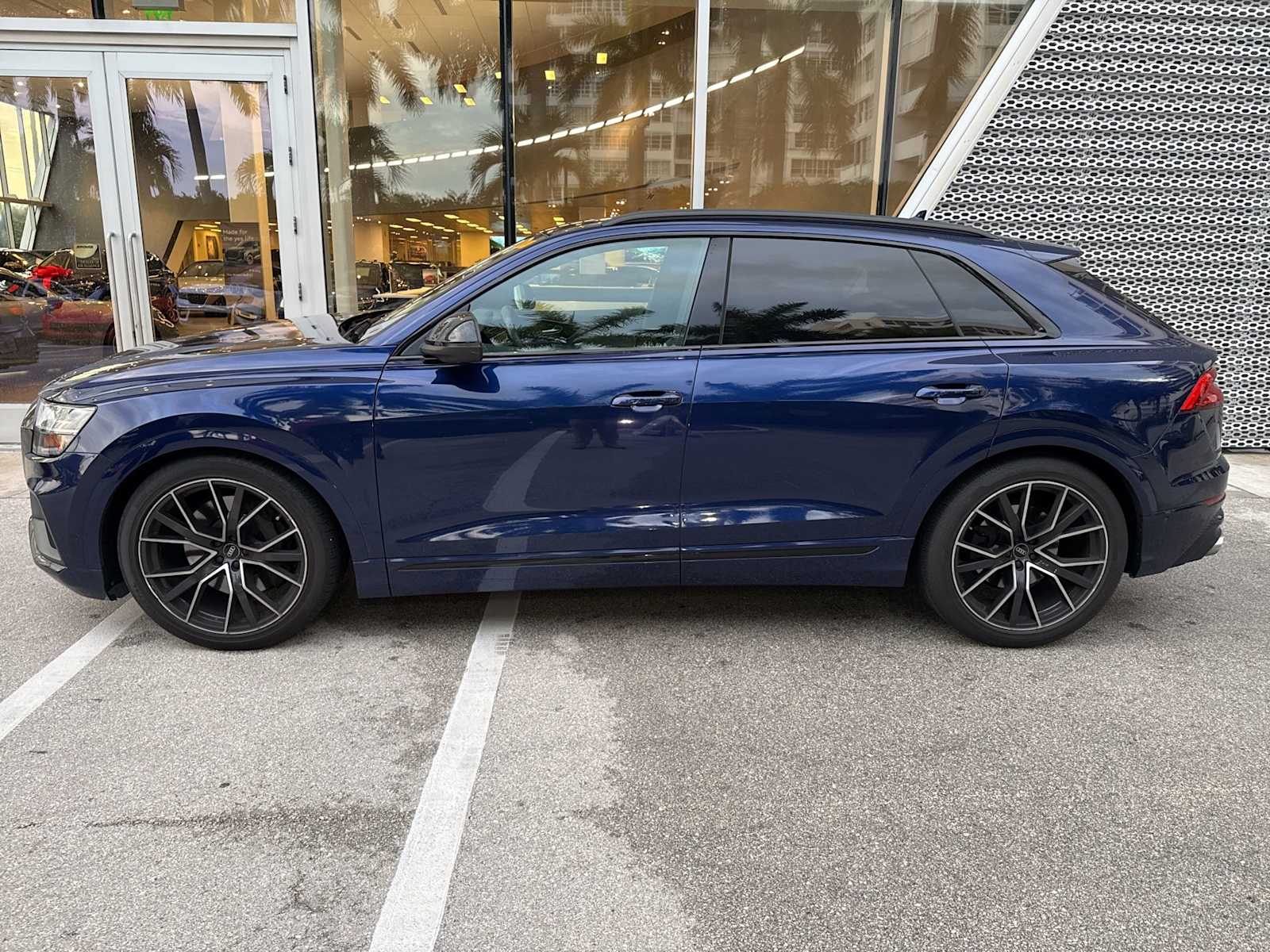 Thumbnail: 2023 Audi SQ8 - 3