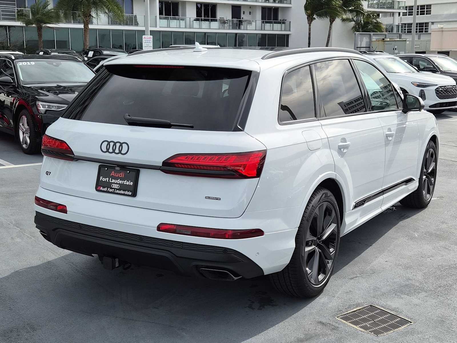 Thumbnail: 2026 Audi Q7 - 6