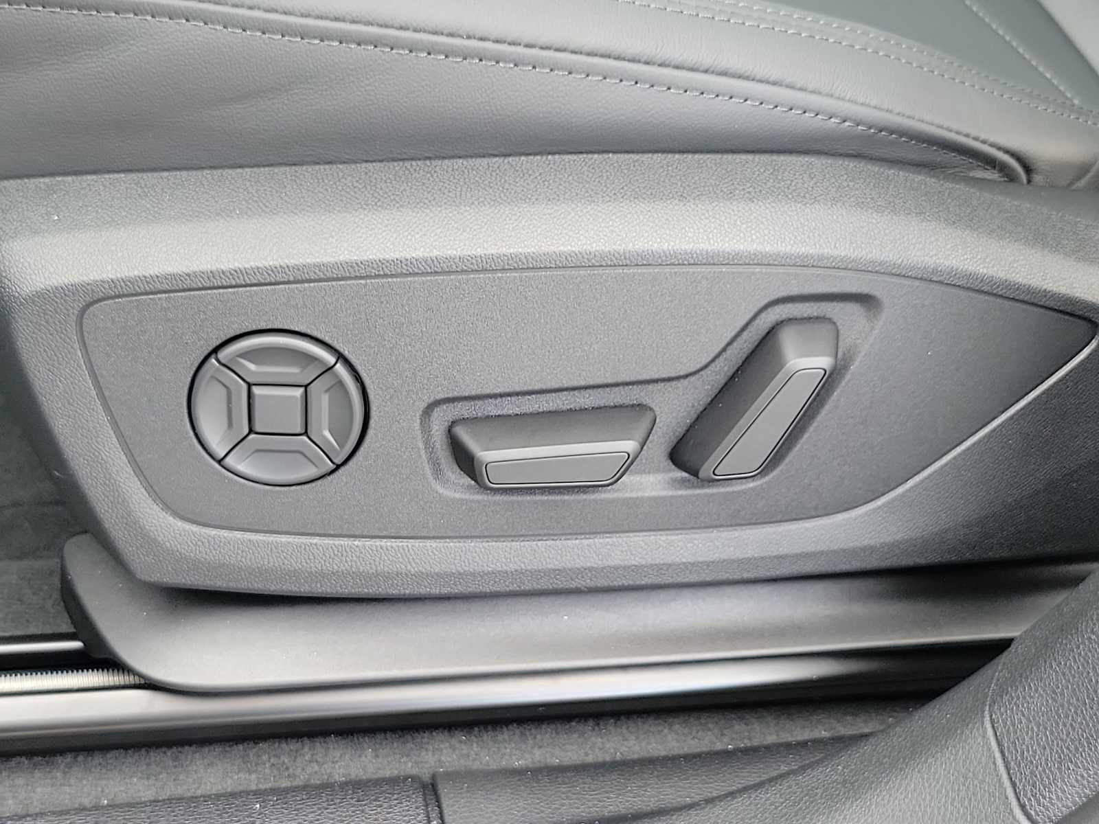 Thumbnail: 2025 Audi Q3 - 16