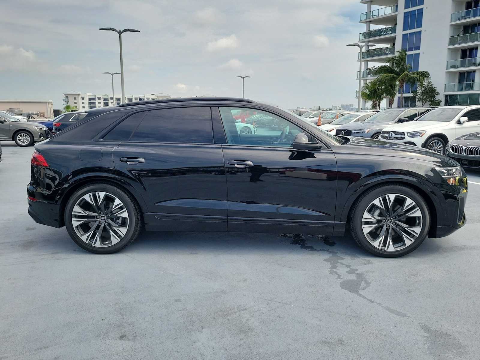 Thumbnail: 2025 Audi Q8 - 7