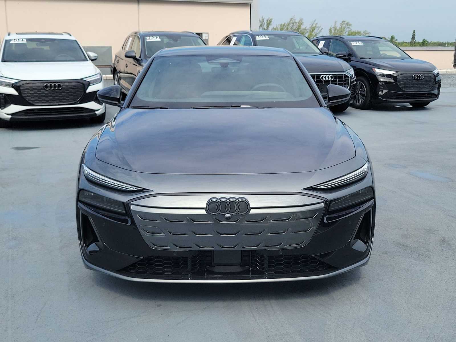 Thumbnail: 2025 Audi e-tron S - 9