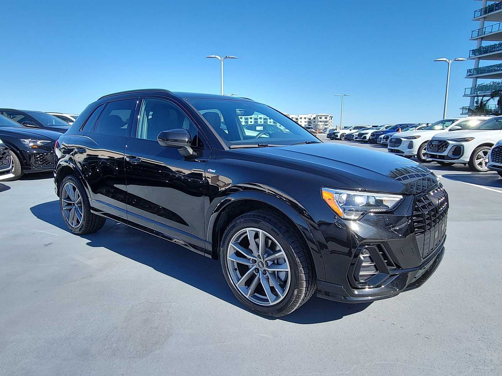 Thumbnail: 2022 Audi Q3 - 8