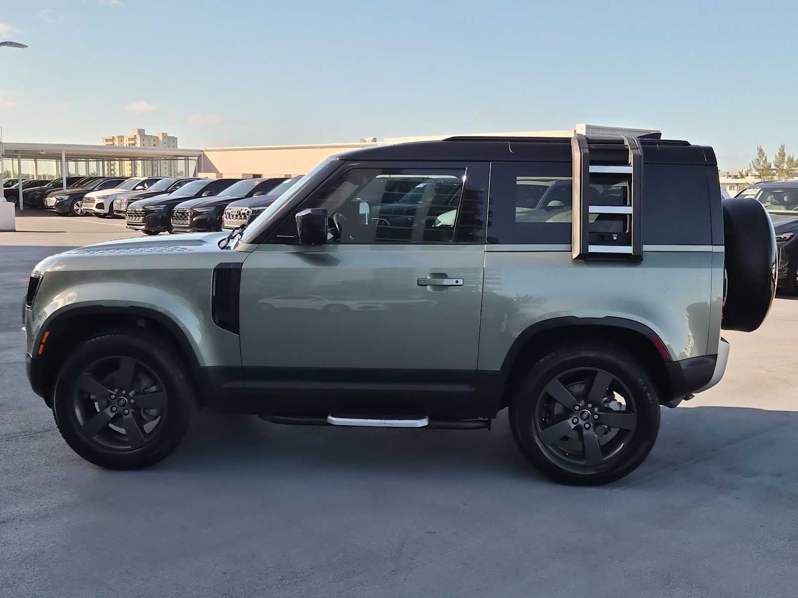 Thumbnail: 2022 Land Rover Defender - 3