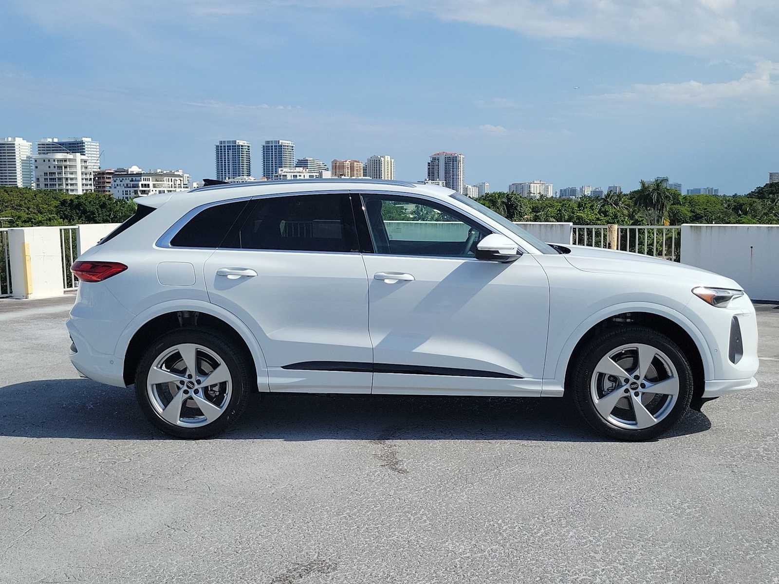 Thumbnail: 2025 Audi Q5 - 7