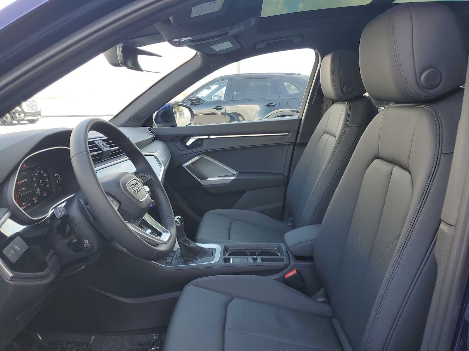 Thumbnail: 2025 Audi Q3 - 12