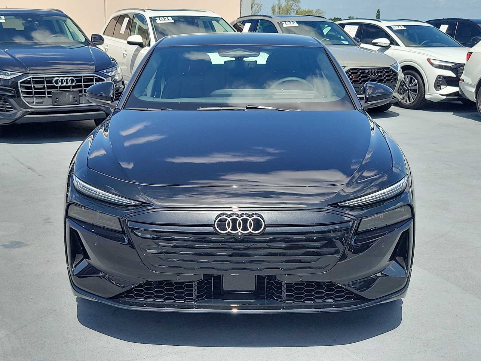 Thumbnail: 2025 Audi e-tron S - 9
