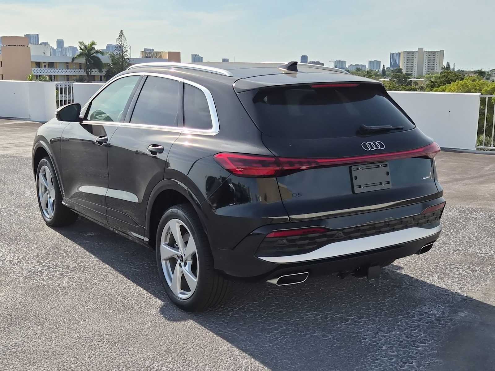 Thumbnail: 2025 Audi Q5 - 4