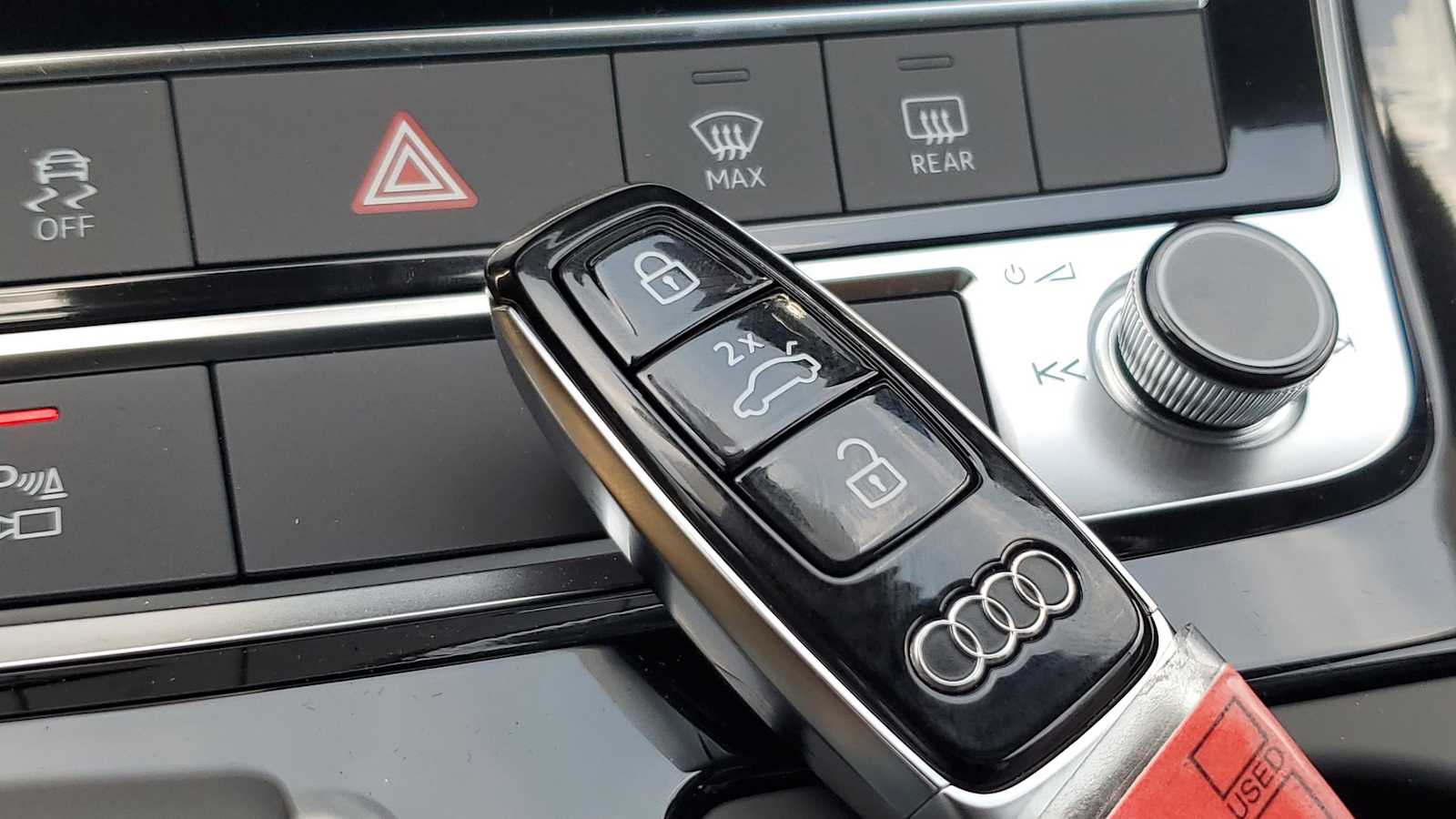 Thumbnail: 2026 Audi Q8 - 34