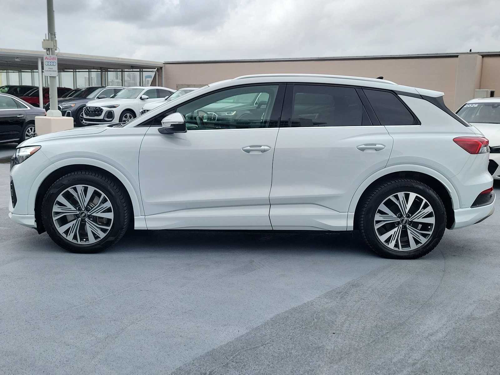 Thumbnail: 2023 Audi Q4 e-tron - 3