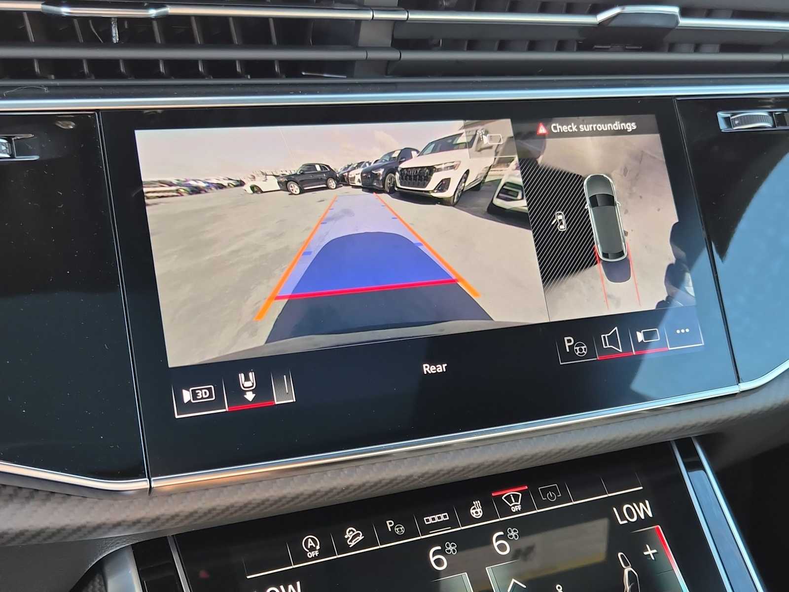 Thumbnail: 2026 Audi RS Q8 - 24