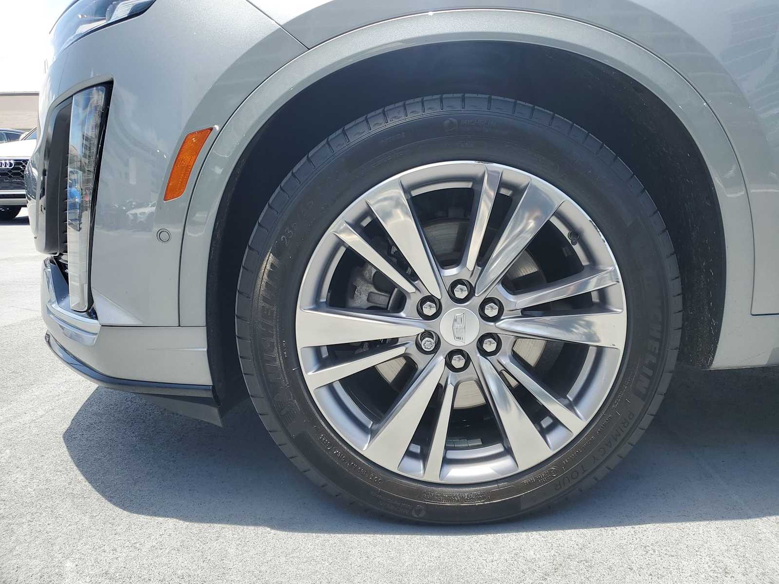 Thumbnail: 2023 Cadillac XT6 - 10