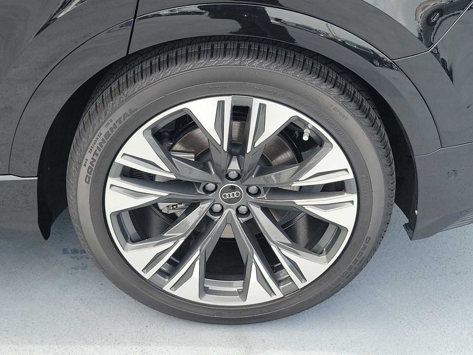 Thumbnail: 2025 Audi Q8 - 12