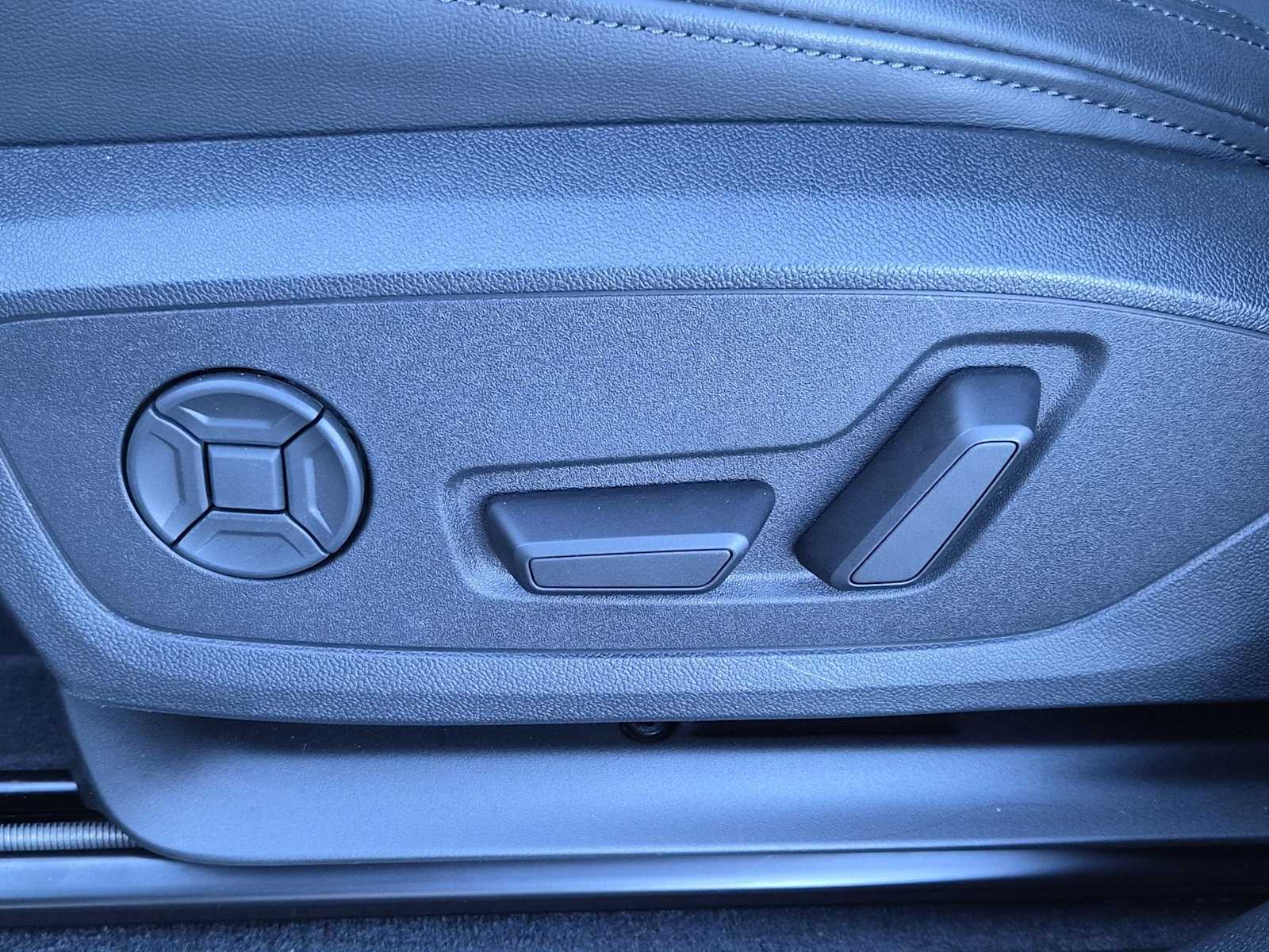 Thumbnail: 2025 Audi Q3 - 16