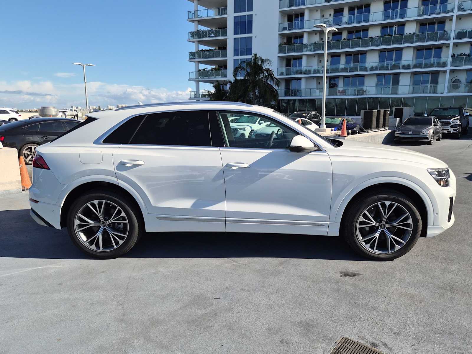 Thumbnail: 2025 Audi Q8 - 7