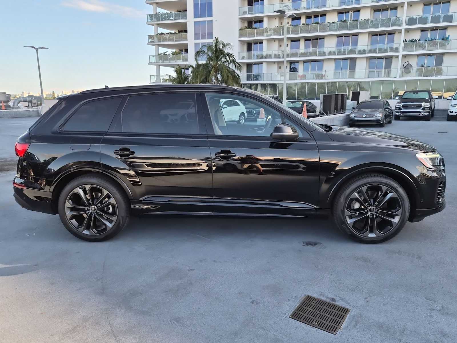 Thumbnail: 2026 Audi Q7 - 7