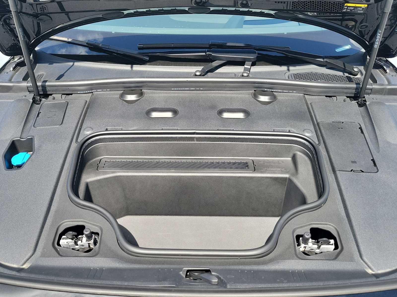 Thumbnail: 2025 Audi e-tron S - 13
