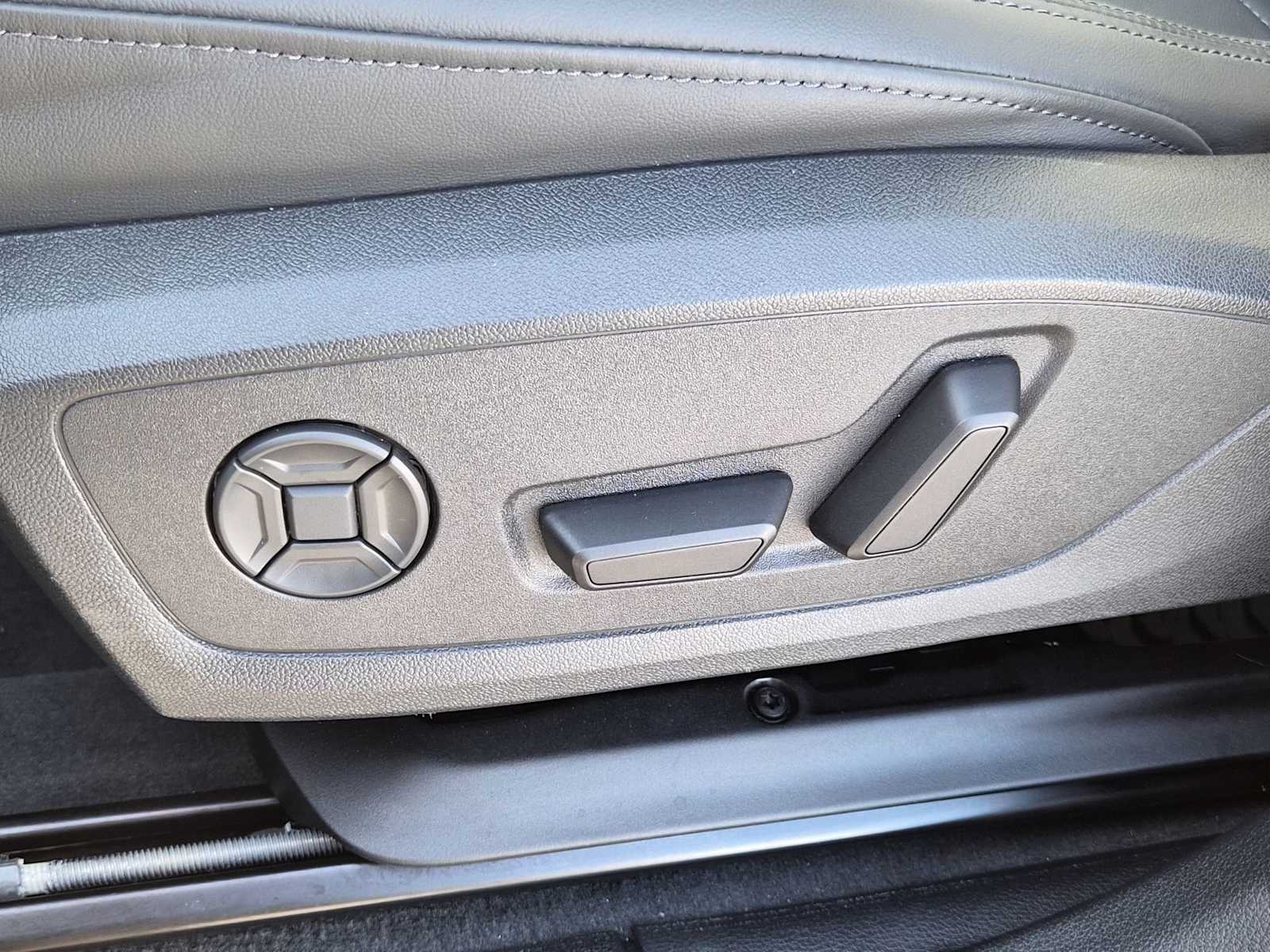 Thumbnail: 2025 Audi Q3 - 16