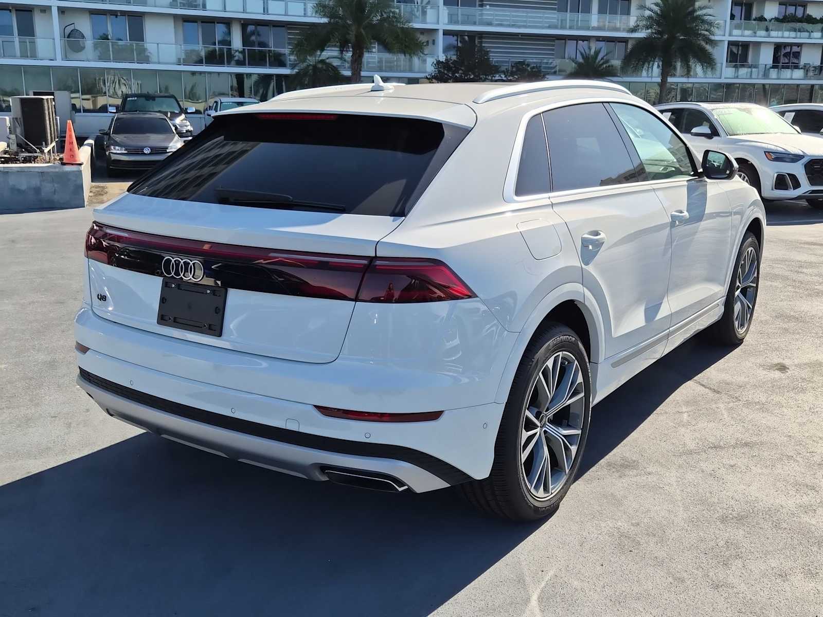 Thumbnail: 2025 Audi Q8 - 6