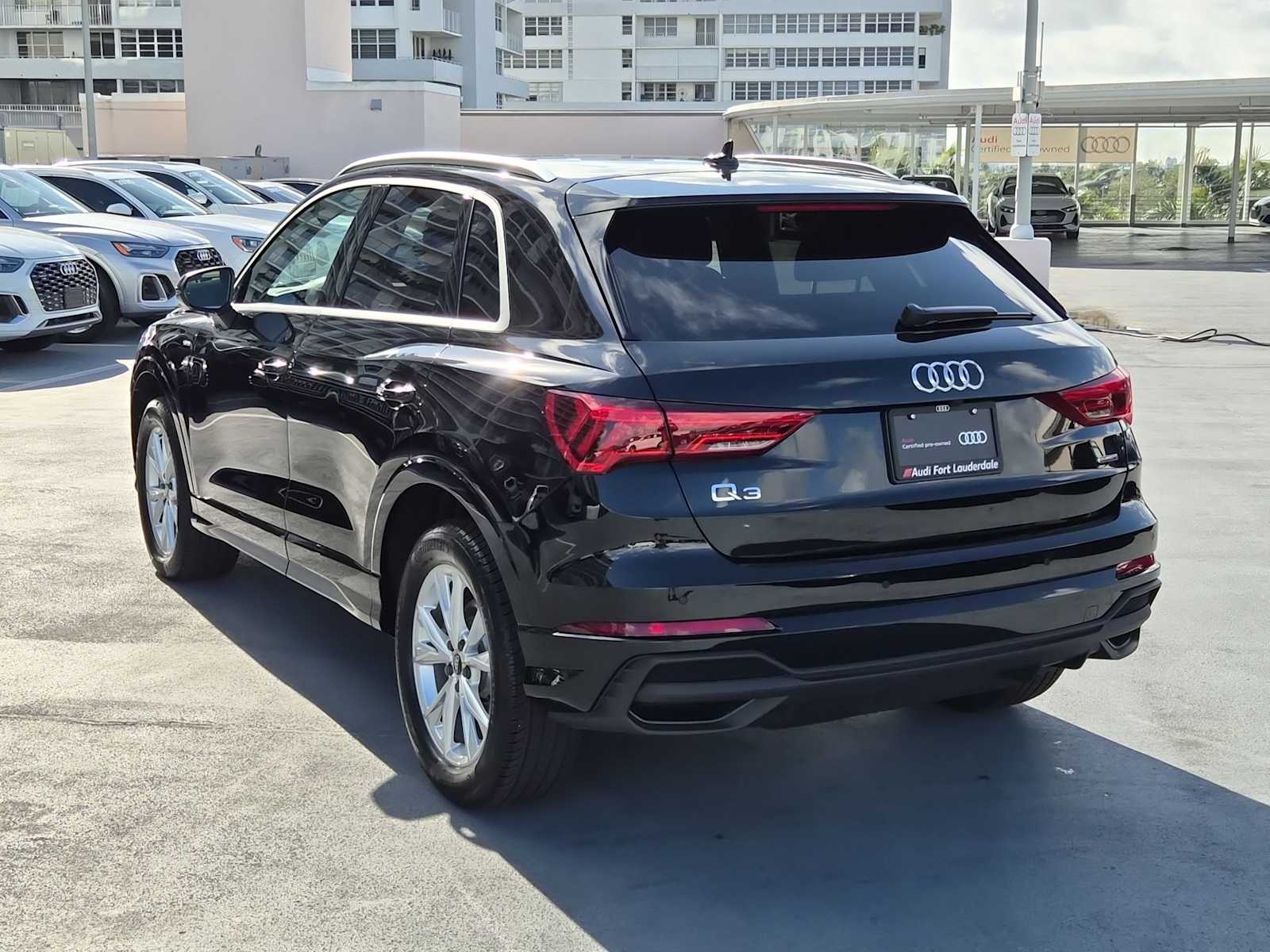 Thumbnail: 2025 Audi Q3 - 4
